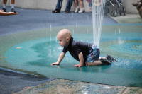 dsc_1518.jpg Devin, who newly discovered the Atlantic Ocean and outside showers, has graduated to the fountain in the Boston Common.