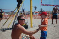 dsc_8357.jpg With Uncle Keith at the Hermosa Beach Open
